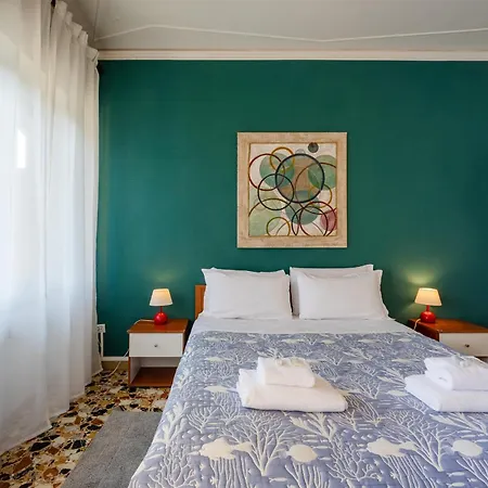 Camuzzoni For 4-5 People