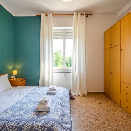 Camuzzoni For 4-5 People